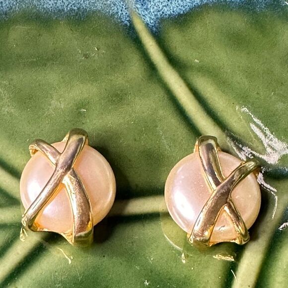 Vintage Added Extras NYC Art Deco Shoe Clips Pearl & Gold - Picture 1 of 3